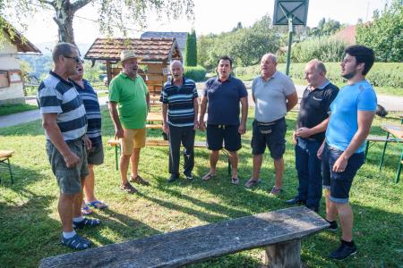FOTO- Vinogradniki na Debelem hribu postavili klopotec 9